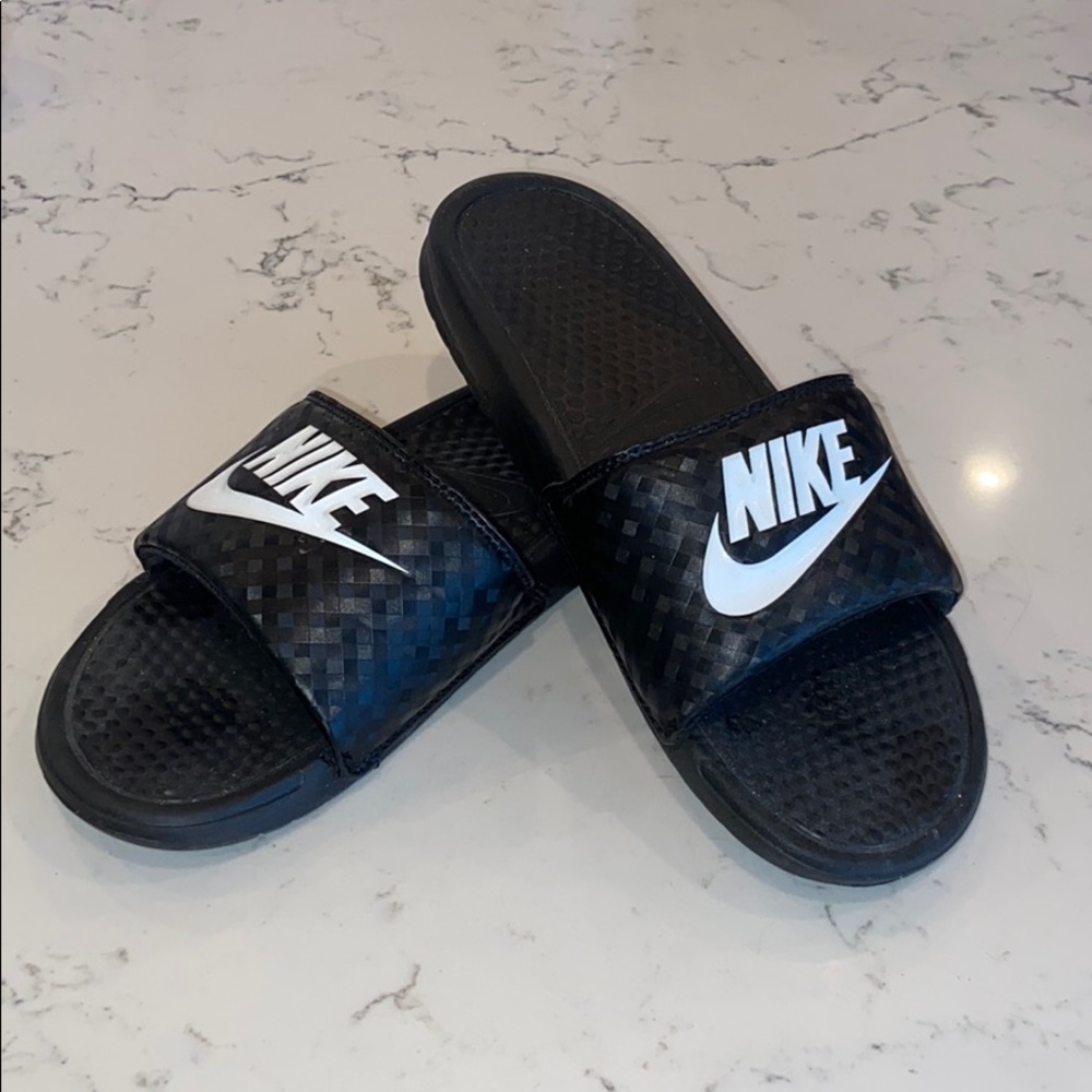 NIKE SLIDES